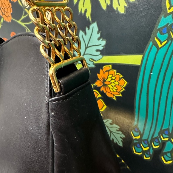 Vintage Valentino Garavani Black Leather Shoulder Bag with Gold Chain - Picture 9 of 14